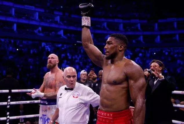 Anthony Joshua gets first knockout win in three years